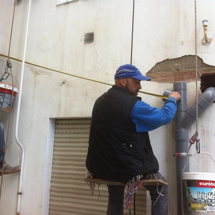 Colocación de bajantes en Villaobispo