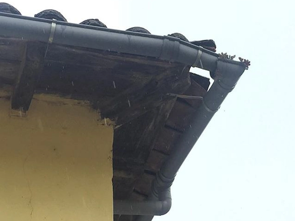 Colocación y reparación de canalones en León